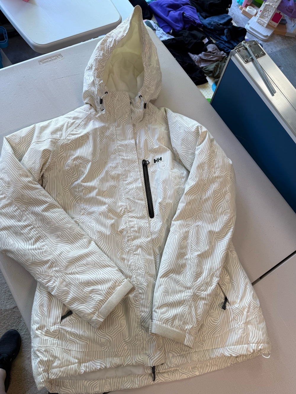 Helly Hansen White Hooded Winter Jacket with Subtle Line Print